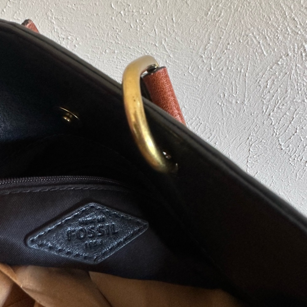 Fossil Lane Satchel - Elegant Brown Leather Handbag - Picture 4 of 6